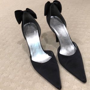 Stuart Weitzman Satin pump w/ heel bow